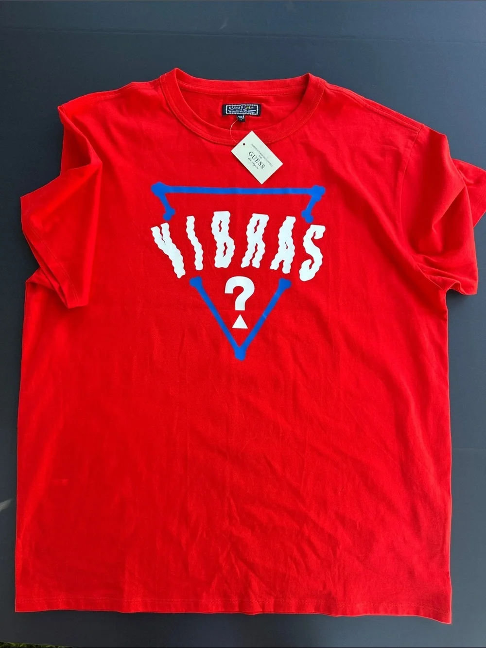 New Guess Red Short-Sleeve Graphic Tee with Blue & White Logo Sz L - Picture 2 of 6